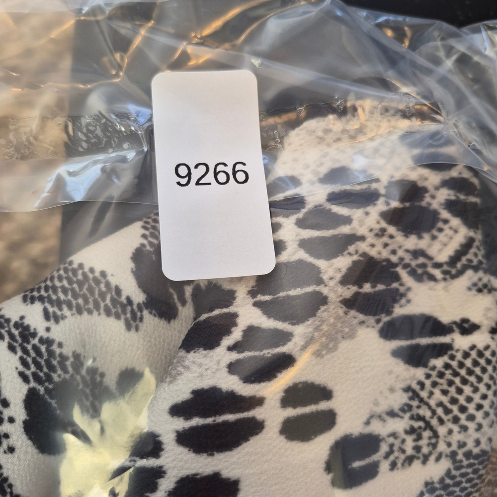 Express Snakeskin Blouse Sleeveless White Gray Tank Top Animal Print Chic Sexy M - Picture 13 of 13
